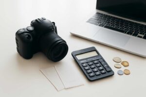 カメラの副業で確定申告はいくらから必要？初心者が知っておきたい基準と経費の考え方